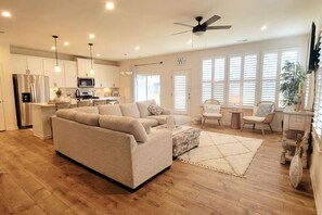 Smart TV, computer monitors