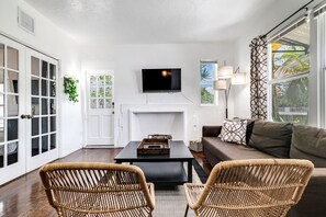 Townhome, 2 Bedrooms, Partial Lake View (1100 sq ft) | Living area | Fireplace - 2 Bedroom/2 Bathroom Townhouse with Hottub (Miami Beach)