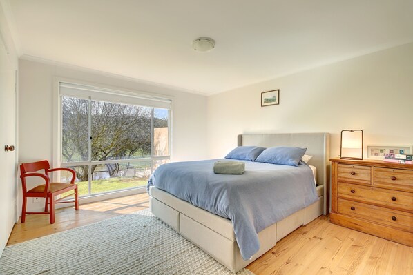 3 bedrooms, iron/ironing board, travel cot, free WiFi