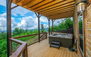 Terrace/patio - Chestnut Bearadise - Hot Tub, Dollywood Fireworks & King Beds (Gatlinburg)