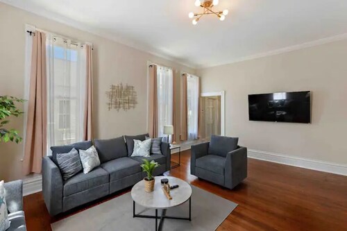 Beach Modern Victorian Retreat in Sunny Gulfport!