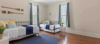 Beach Modern Victorian Retreat in Sunny Gulfport!