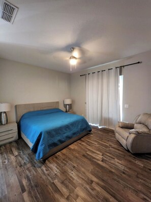 3 Schlafzimmer, Reisekinderbett, kostenloses WLAN, Bettwäsche