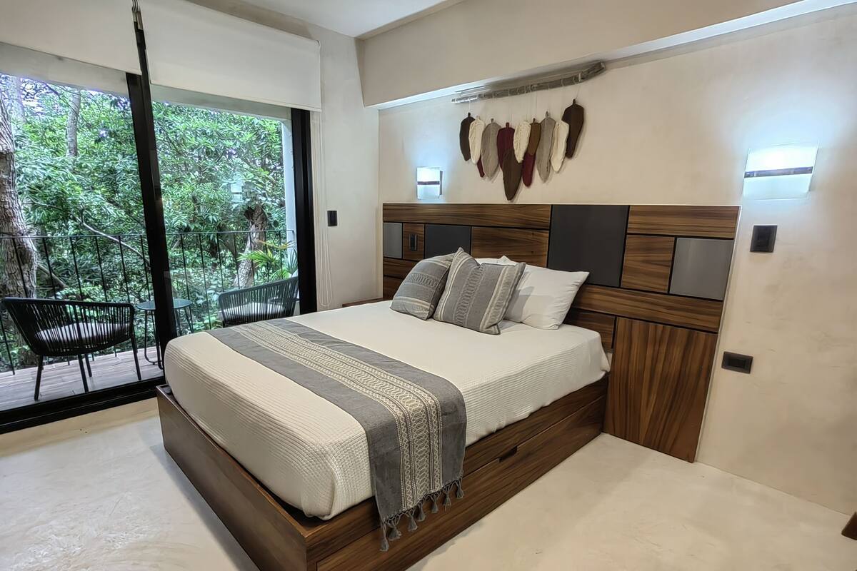 Business Studio | 1 bedroom, premium bedding, individually decorated