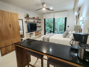 Business Studio | Living area | 50-inch Smart TV with satellite channels, TV, Netflix - CONDOMINIO ENCANTADOR KAANTUN TULUM (Tulum)