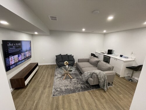 Cheerful 1-bedroom home with free parking space on the street