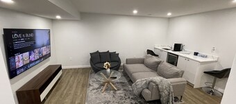 Cheerful 1-bedroom home with free parking space on the street