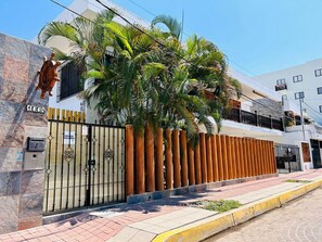 Exterior detail - Meson del capitan 8 depa en el centro! (Mazatlán)