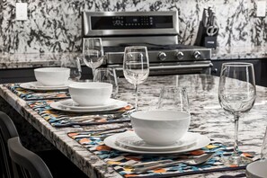 Dining - Pet-friendly! Near downtown Oceanside - Sea Spray (Oceanside)