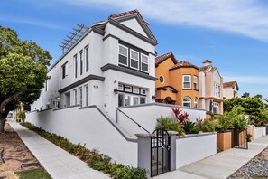 Exterior - Pet-friendly! Near downtown Oceanside - Sea Spray (Oceanside)