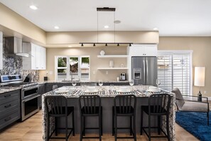 Fridge, microwave, oven, stovetop - Pet-friendly! Near downtown Oceanside - Sea Spray (Oceanside)