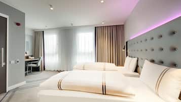 Chambre avec lits jumeaux, douche accessible en fauteuil roulant | SystĂšme dâinsonorisation, accĂšs au Wi-Fi (inclus)