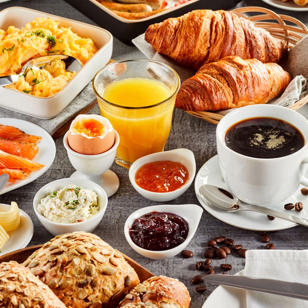 Bữa sáng buffet hàng ngày (16 EUR/mỗi người) 