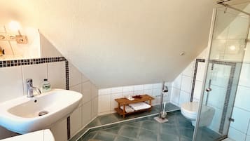 Junior Condo | Bathroom | Hair dryer, towels