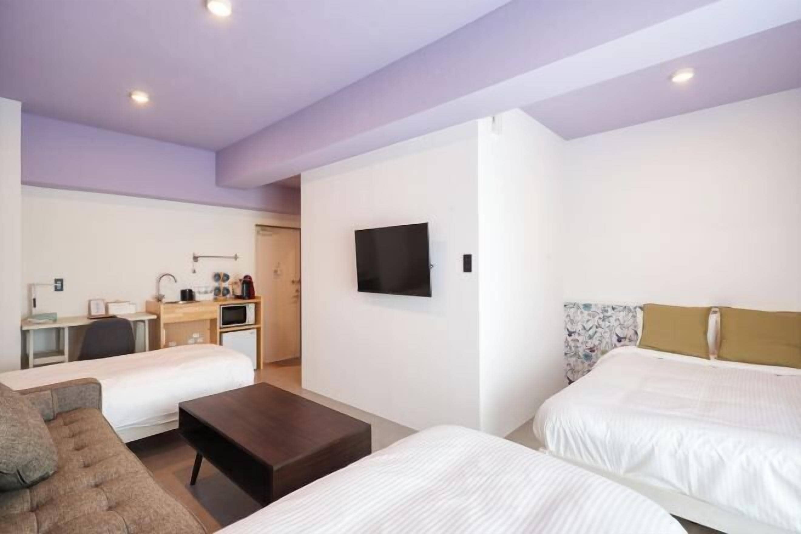 Free WiFi, bed sheets