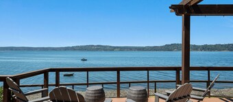 Sunset Shores: Waterfront Cottage on Vashon Island
