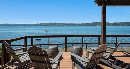 Sunset Shores: Waterfront Cottage on Vashon Island