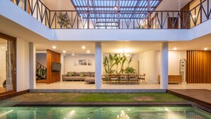Ảnh chưa phân loại, 2 trong số 70 ảnh, nút