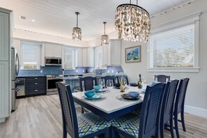 Dining - Mahi Mahi:North End, Pool & Spa, Game Room, 1.5 Blocks to Beach by Anna Maria Life Vacation Rentals (Anna Maria)