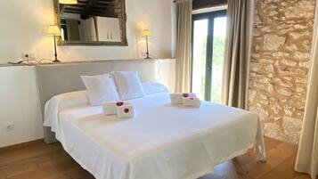 4 slaapkamers, een bureau, een strijkplank/strijkijzer, gratis wifi