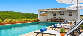 10 min from Sitges by car – Masia Las Moreras New 100% Tradition & Comfort