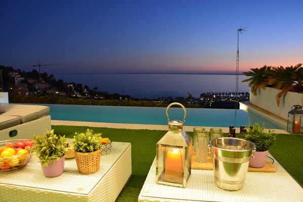 Innenpool, Außenpool