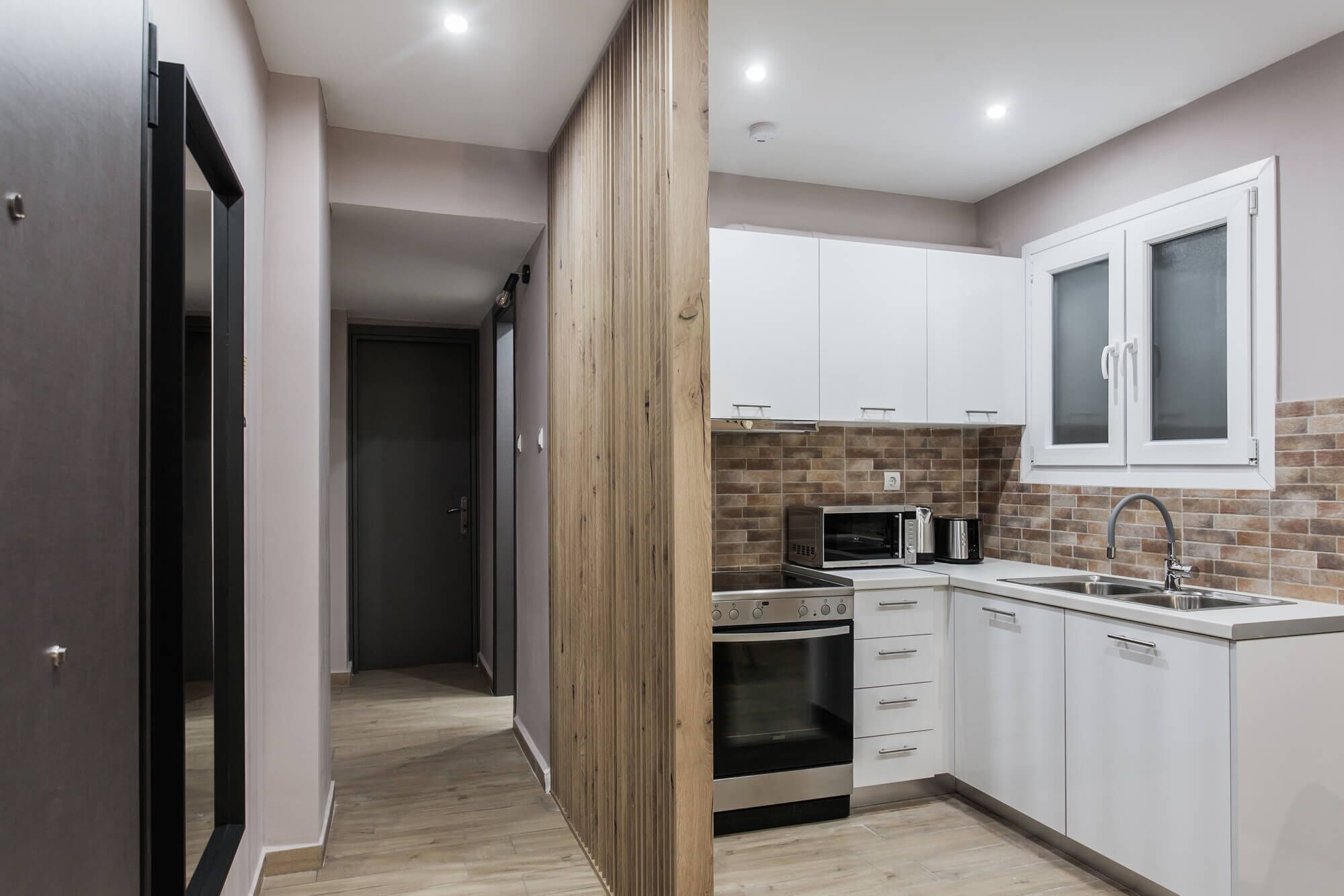 Fridge, microwave, oven, coffee/tea maker