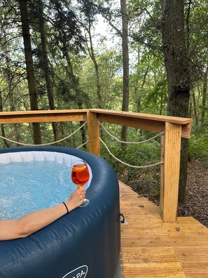 Tina de hidromasaje al aire libre