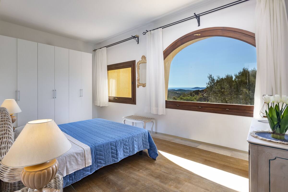Kamar Deluks | Minibar, brankas, dan Wi-Fi gratis