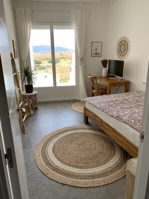2 bedrooms, desk, iron/ironing board, free WiFi
