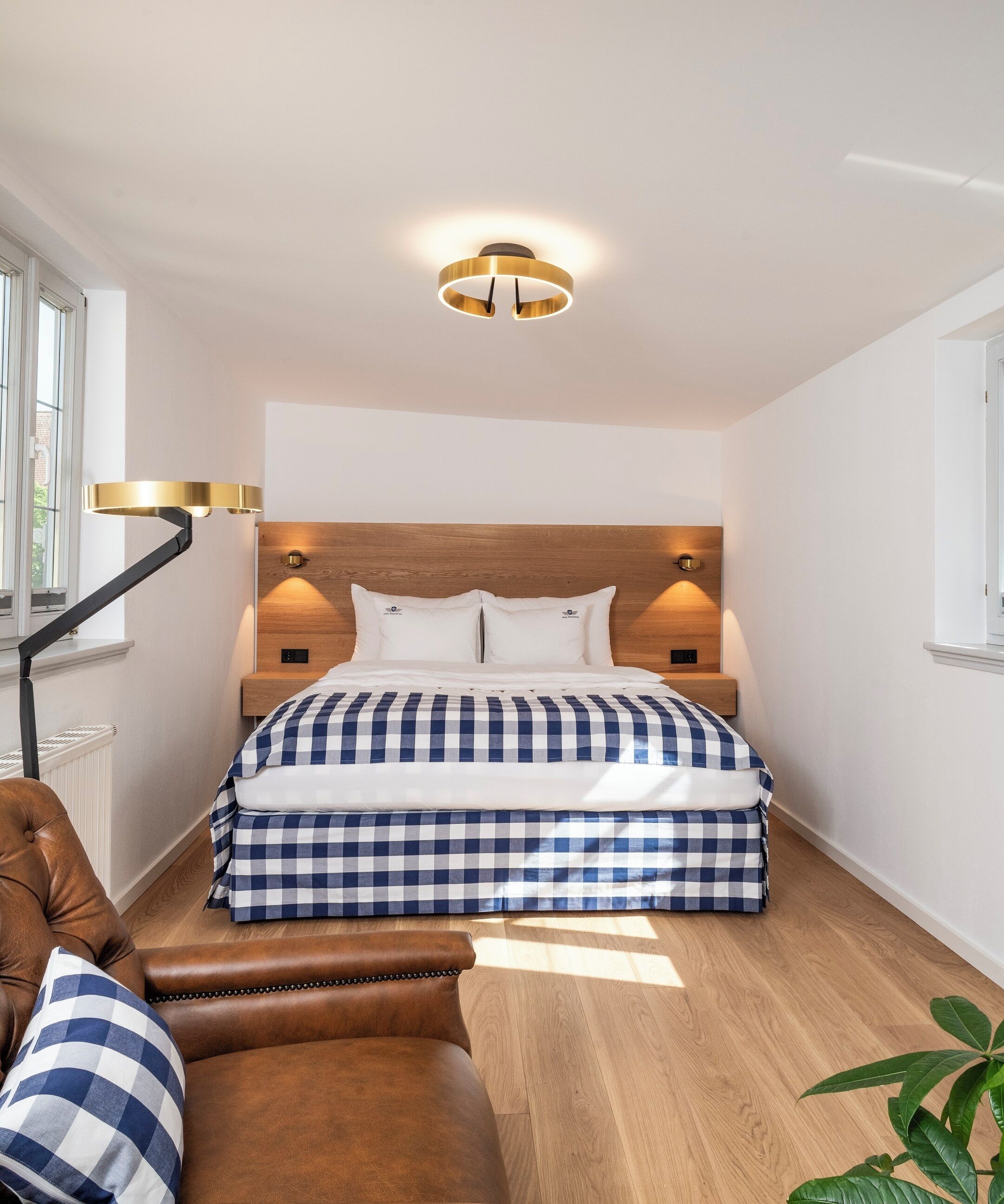 Minibar, desk, free WiFi, bed sheets