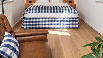 Minibar, desk, free WiFi, bed sheets