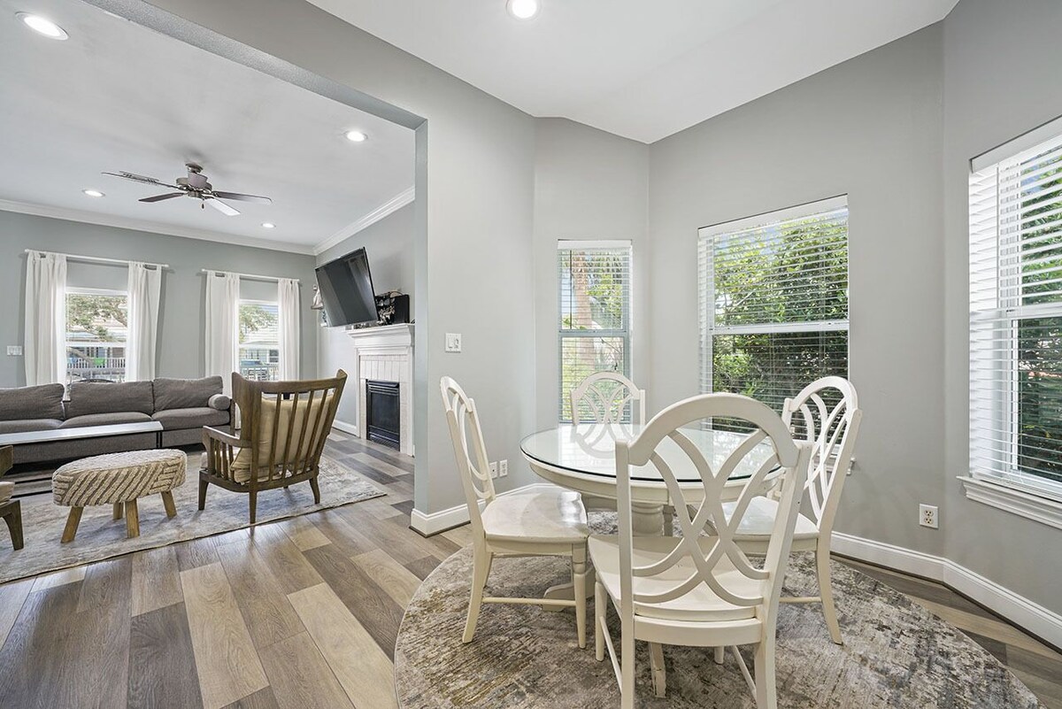 Photo 9 of Flirty Flamingo- Pet-Friendly Vacation Home Near Beach with Private Pool Area