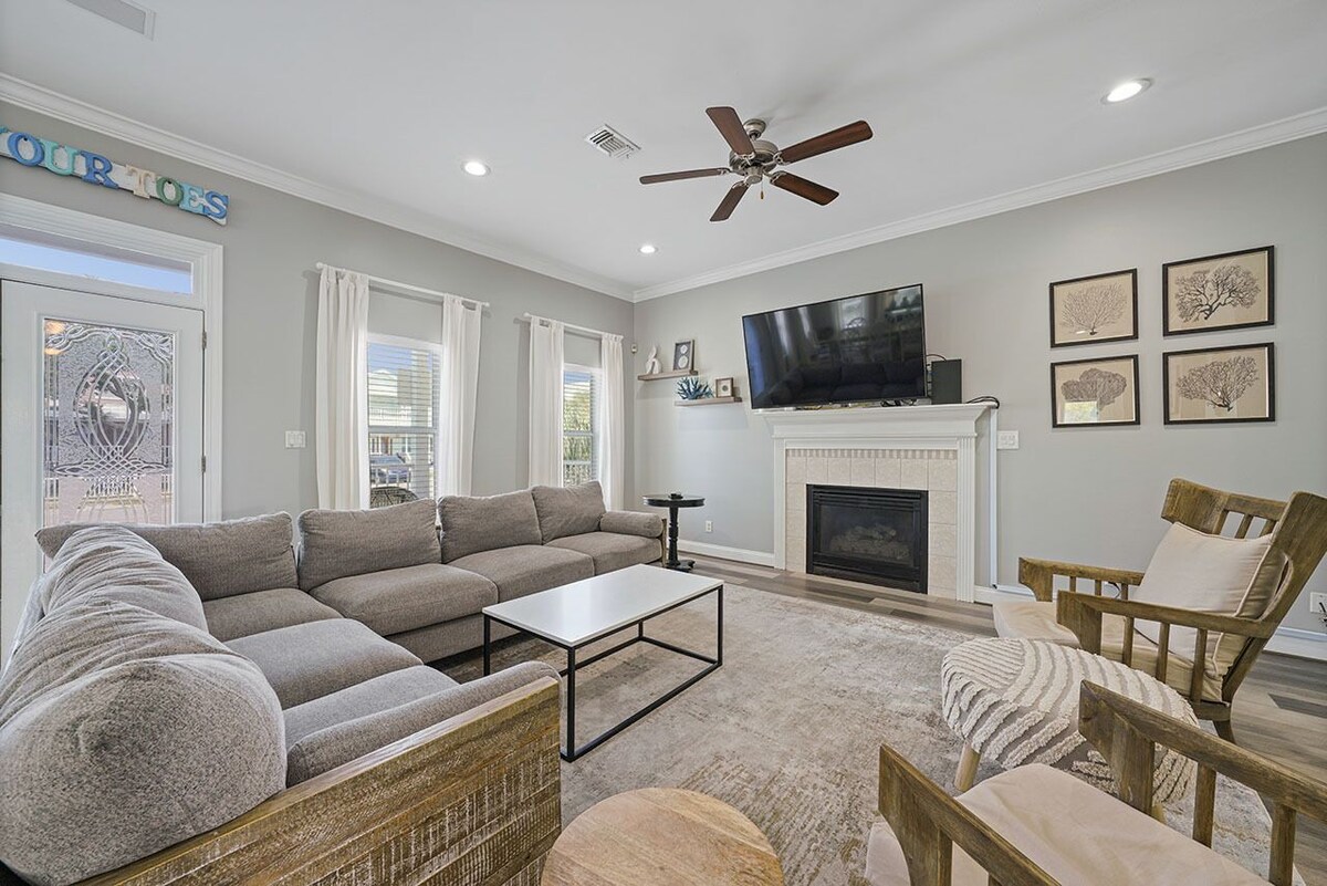 Photo 6 of Flirty Flamingo- Pet-Friendly Vacation Home Near Beach with Private Pool Area