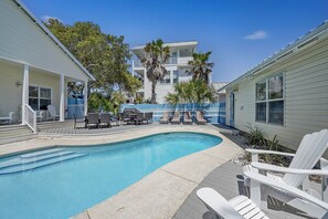 Pool - Flirty Flamingo- Pet-Friendly Vacation Home Near Beach with Private Pool Area (Destin)