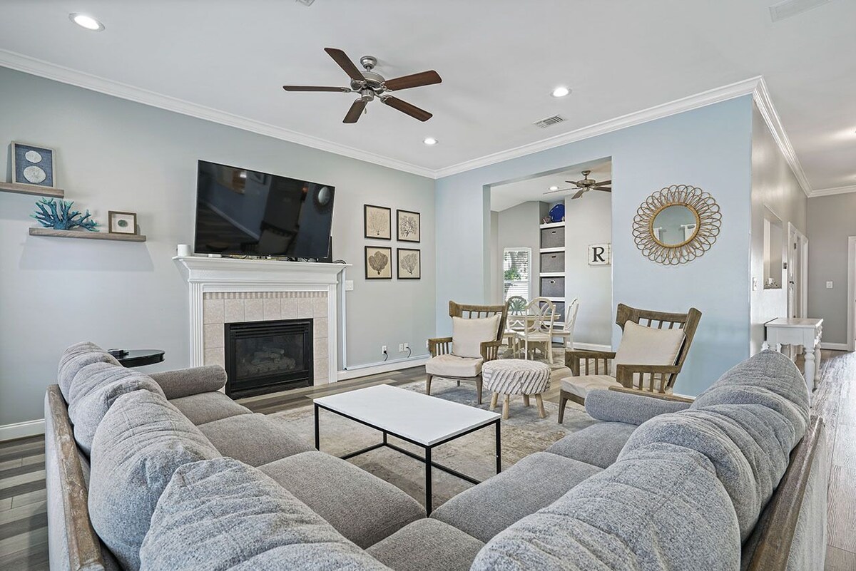Photo 5 of Flirty Flamingo- Pet-Friendly Vacation Home Near Beach with Private Pool Area