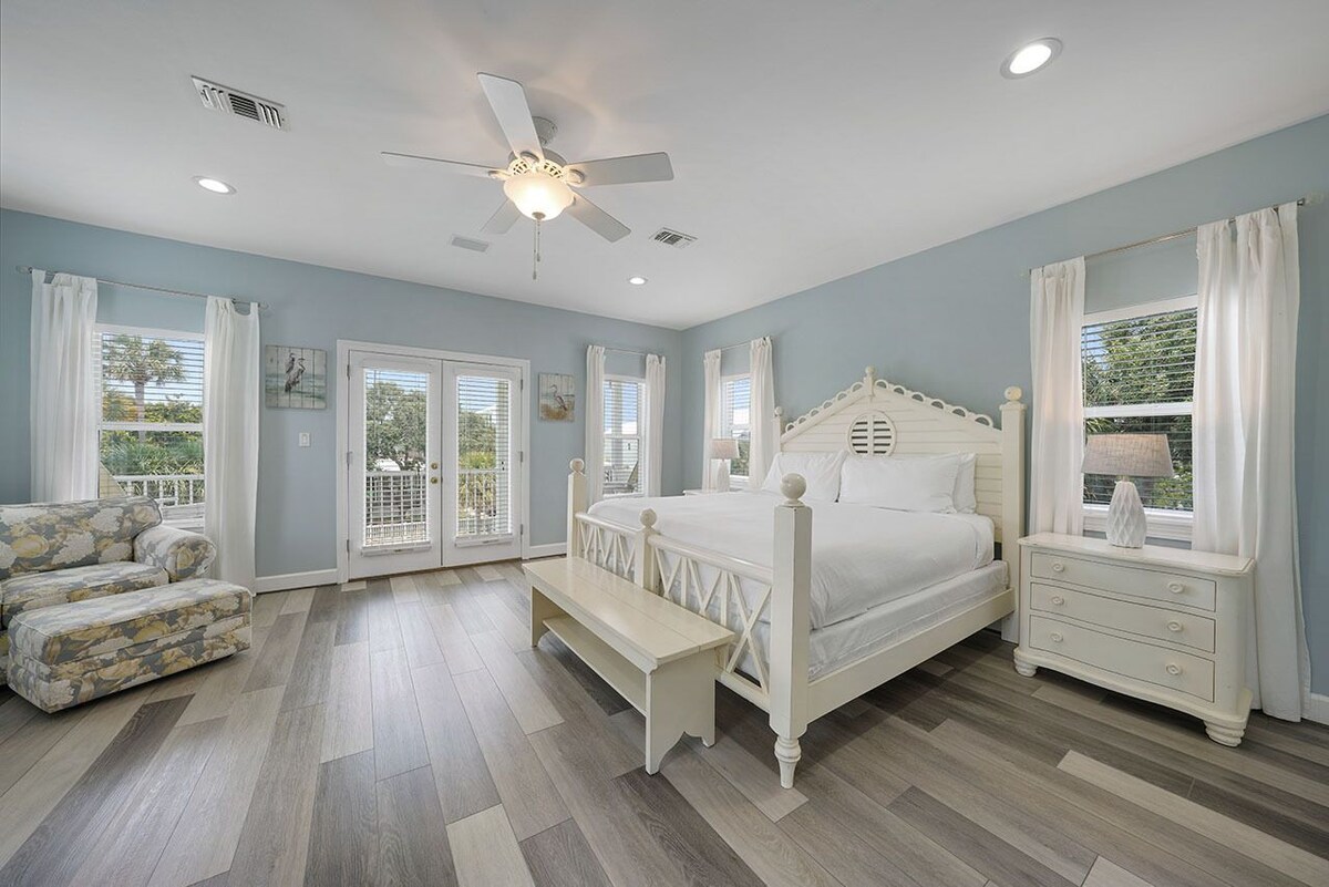 Photo 13 of Flirty Flamingo- Pet-Friendly Vacation Home Near Beach with Private Pool Area