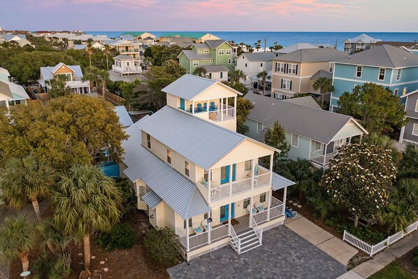 Exterior - Flirty Flamingo- Pet-Friendly Vacation Home Near Beach with Private Pool Area (Destin)