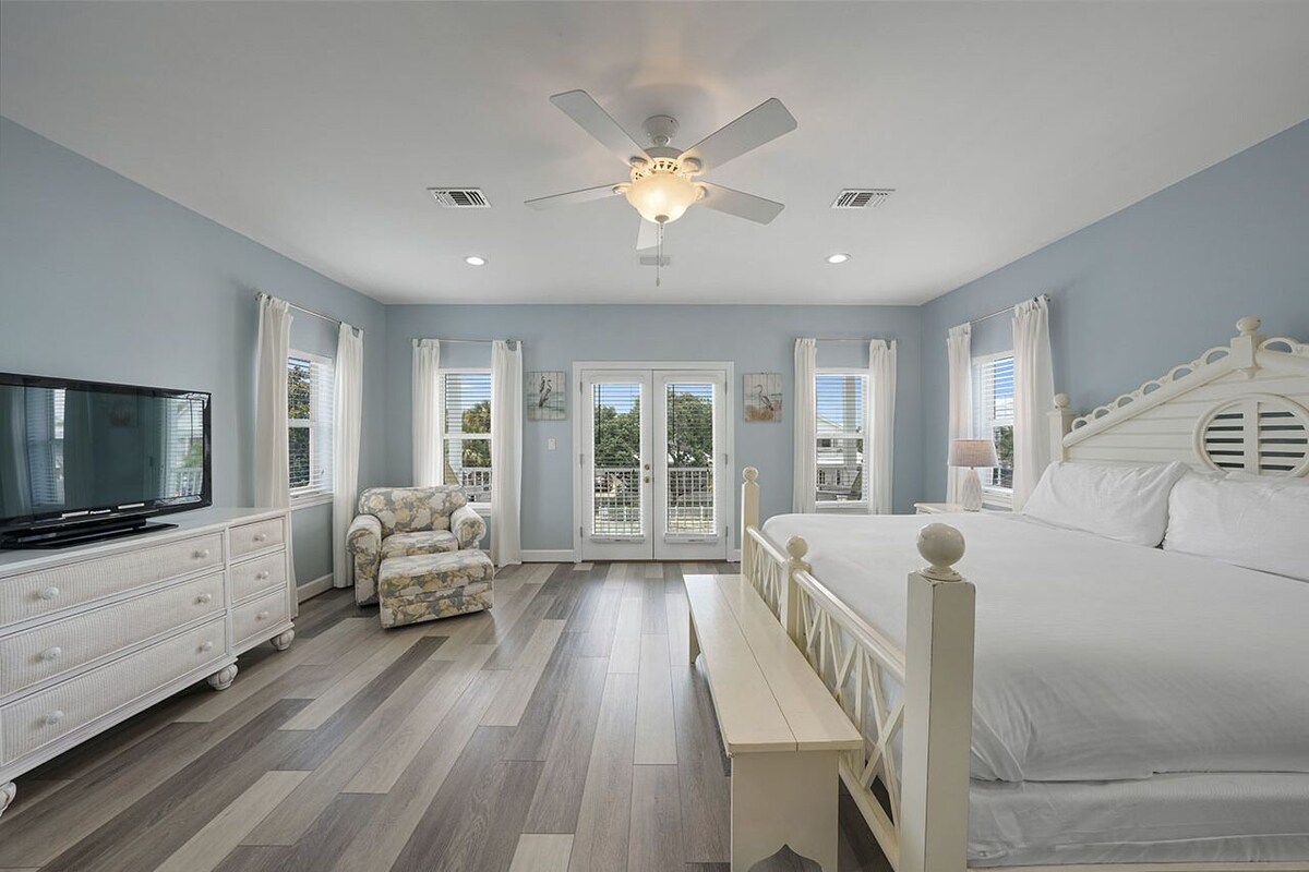 Photo 14 of Flirty Flamingo- Pet-Friendly Vacation Home Near Beach with Private Pool Area