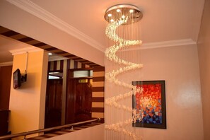 المنشأة من الداخل