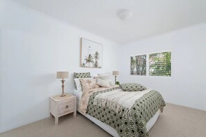 1 chambre, fer et planche à repasser, draps fournis