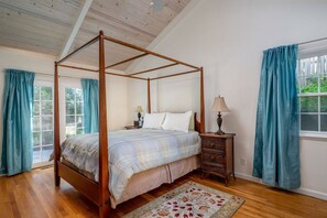 3 bedrooms, iron/ironing board, internet, bed sheets - Arcadia - Carmel House - Classic Carmel (Carmel)