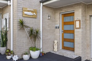 Exterior detail - Whale Studio Suite Fisherman's Bay (Fisherman’s Bay)