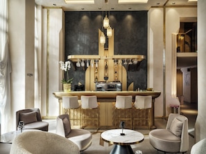 2 bars/lounges