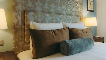 6 bedrooms, in-room safe, desk, iron/ironing board
