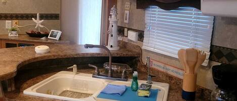 Fridge, microwave, oven, coffee/tea maker