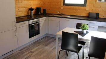 Kühlschrank, Ofen, Geschirrspüler, Kochgeschirr/Geschirr/Besteck