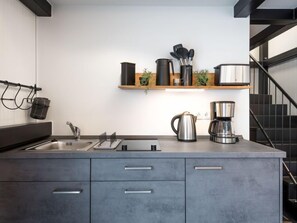 Kühlschrank, Toaster, Kochgeschirr/Geschirr/Besteck