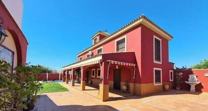 Agradable Villa con Piscina en Sánlucar