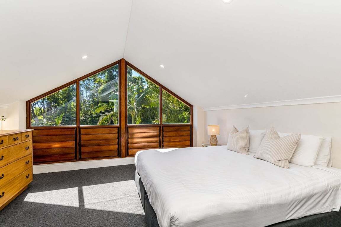 5 bedrooms, iron/ironing board, Internet, bed sheets